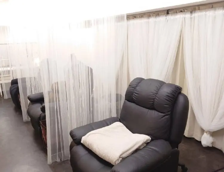 nail&eyelash Famille池袋東口店の内観・外観1