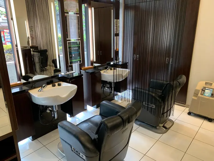 HAIR&GROOMING YOSHIZAWA Incの内観・外観2