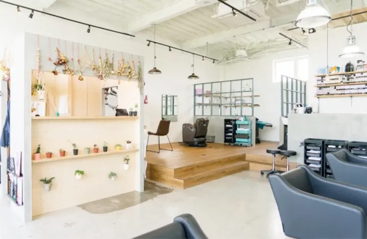 hair design Granz 平成店【ヘアーデザイングランツ】の内観・外観2