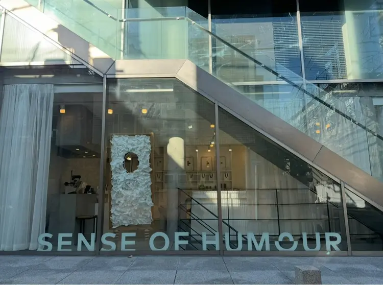 SENSE OF HUMOURの内観・外観1