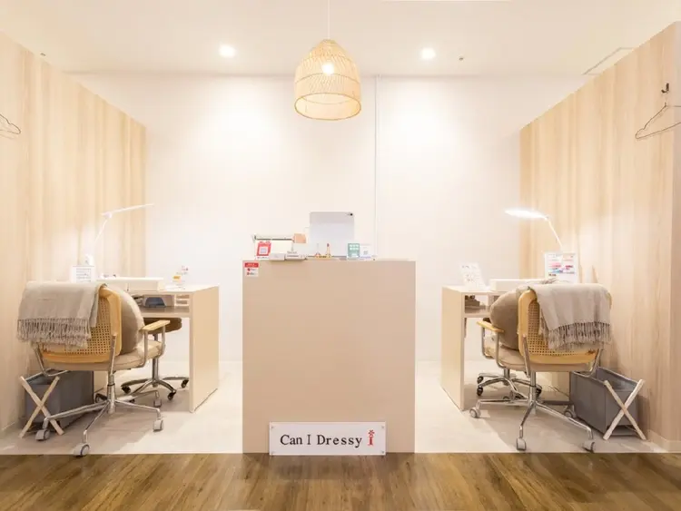 ネイルサロン 【キャンアイドレッシー 新浦安店】の内観・外観1