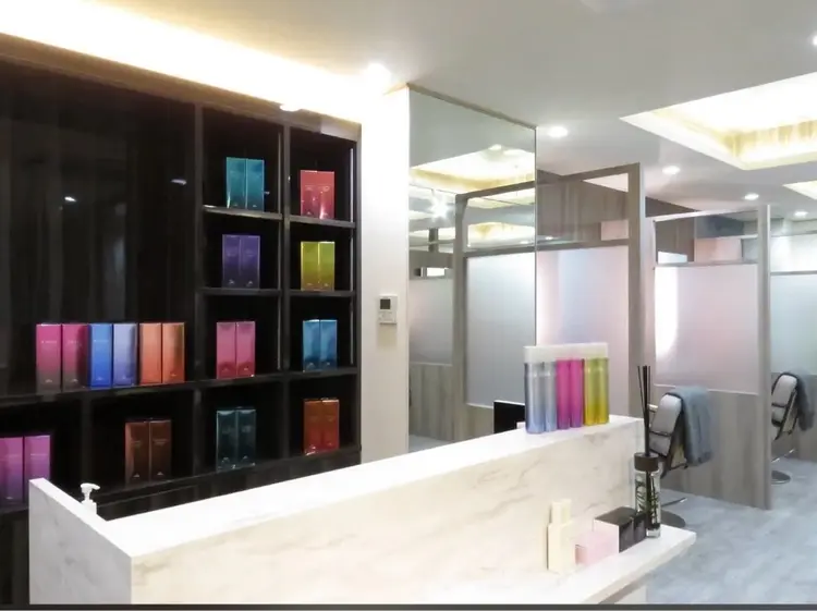 youres hair2nd 髪質改善&ヘッドスパの内観・外観1