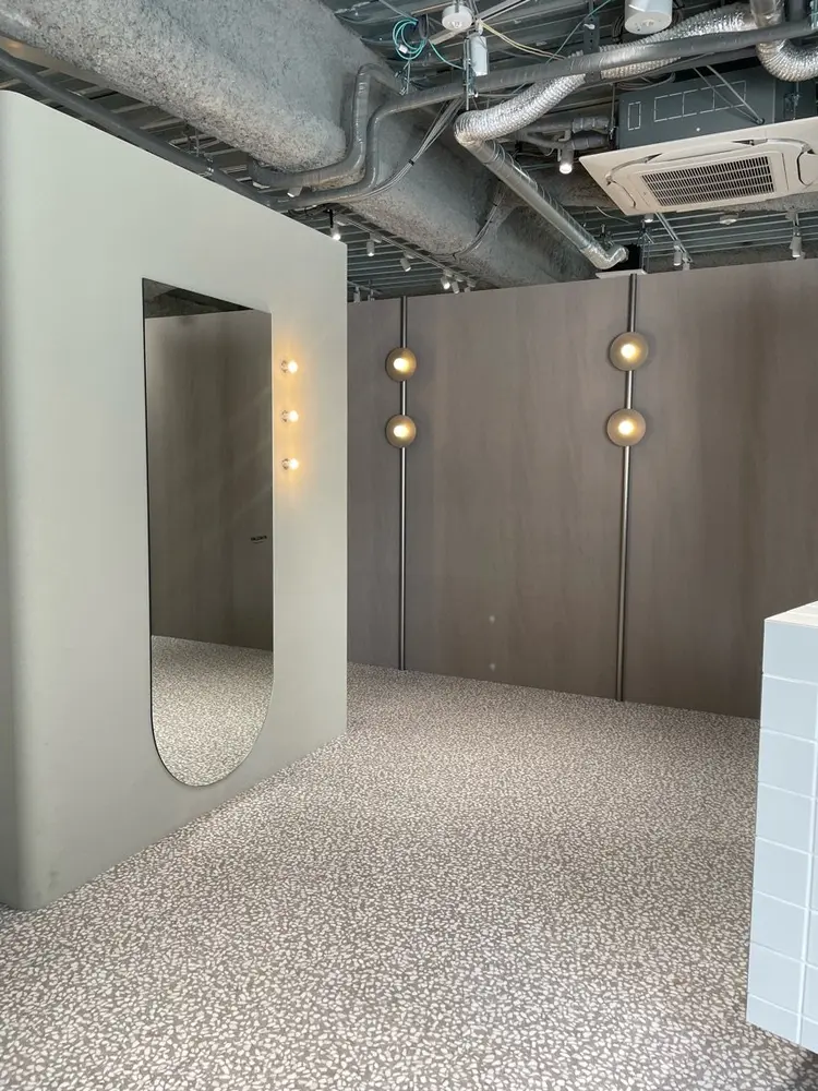 SALOWIN梅田茶屋町suite店の内観・外観2