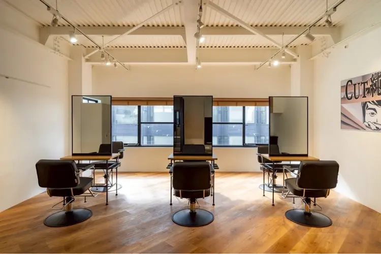 CUT純  shinsaibashiの内観・外観1