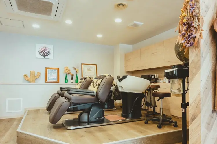 髪質改善ヘアエステサロン EUREKA by AInoa 白楽の内観・外観3