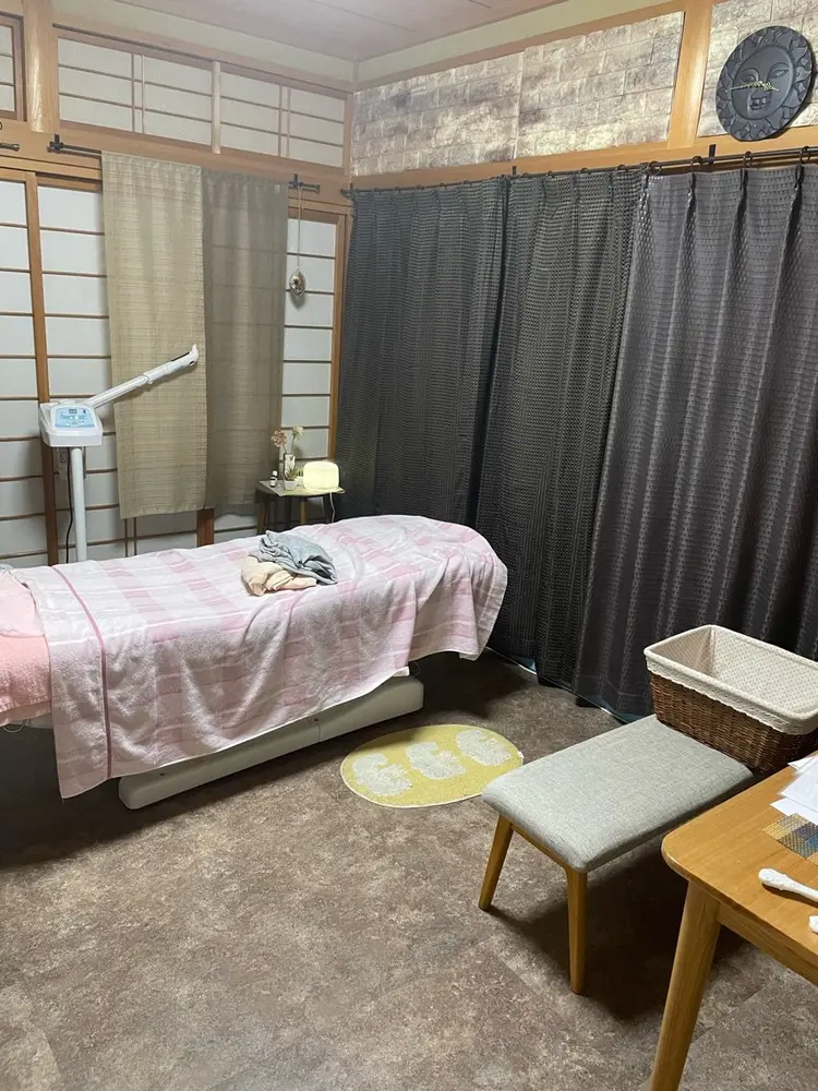 お顔そりシミケア専門店　　せんすの内観・外観2