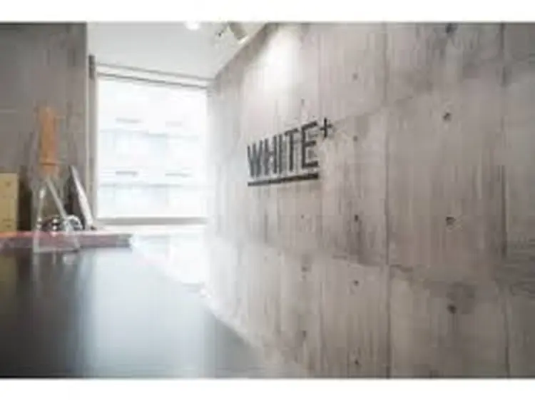 美容室 _WHITE＋ 南海難波店【アンダーホワイトプラス】の内観・外観1