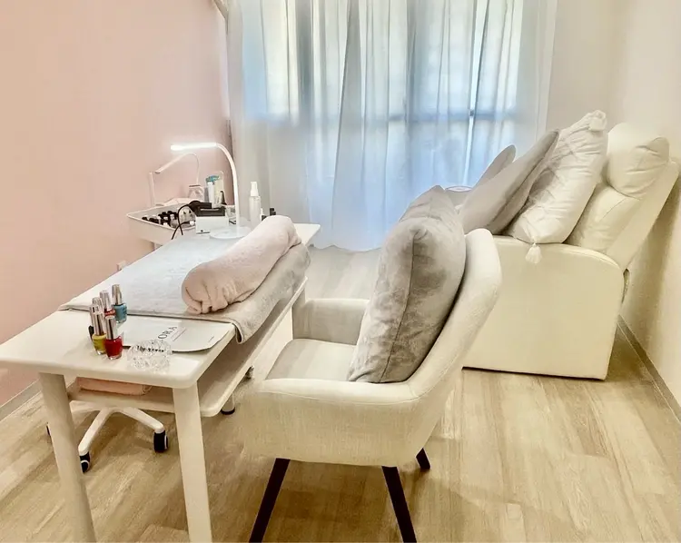 Ruban nail 新宿御苑前の内観・外観1