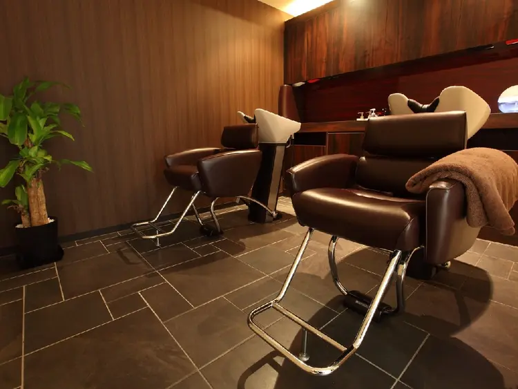 ルーチェ【luce】ヘアリゾート宝塚歌劇前店の内観・外観3