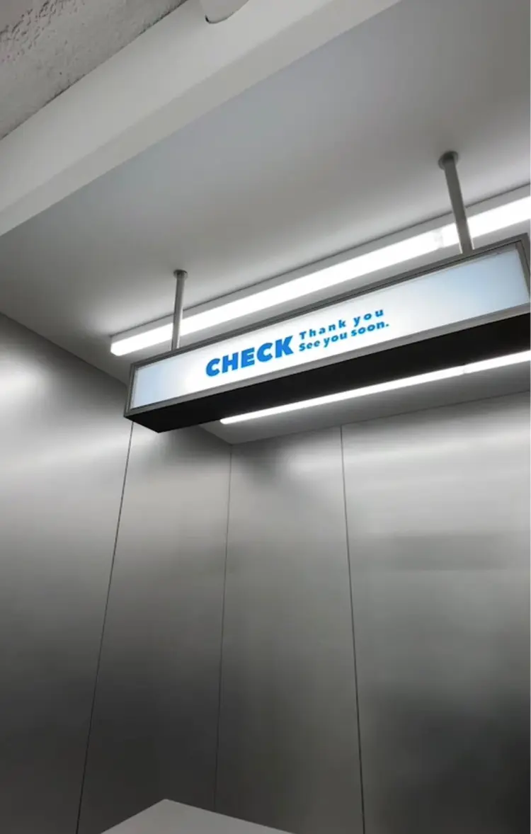 ゴールドの内観・外観1