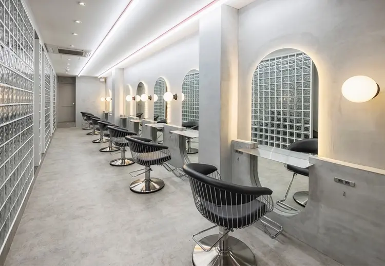 SALOWIN新宿三丁目South店の内観・外観2