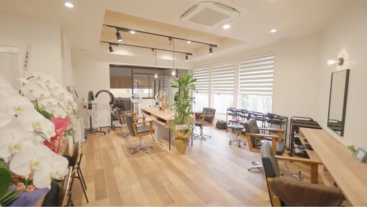 美容室しょうへいの店四郎丸店の内観・外観2