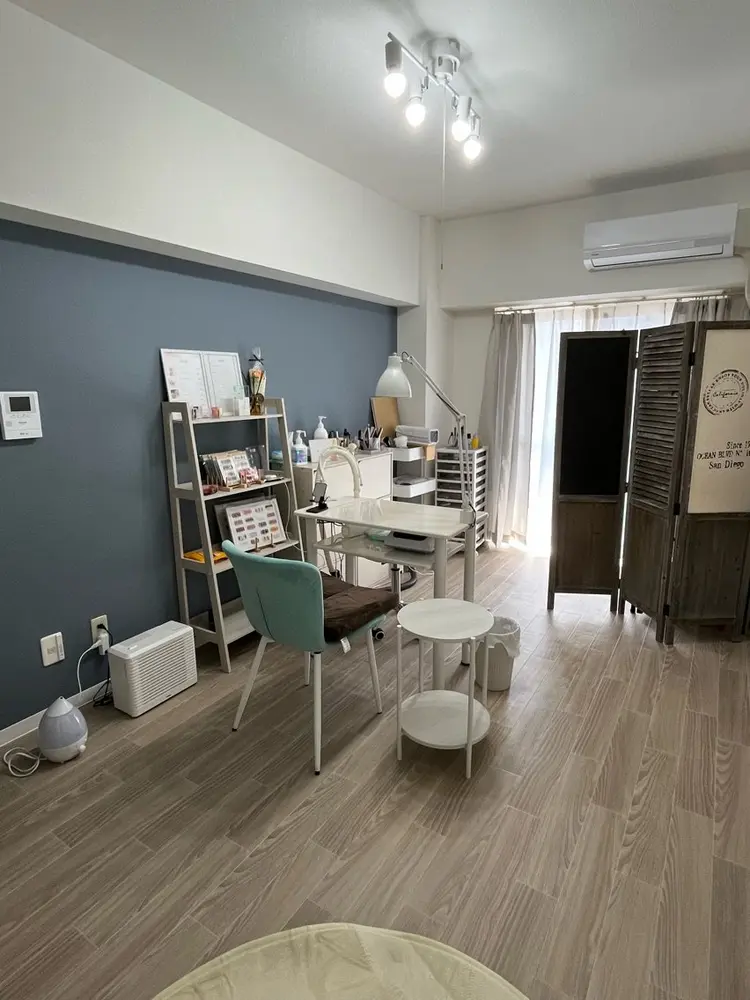 nail  salon e +の内観・外観1
