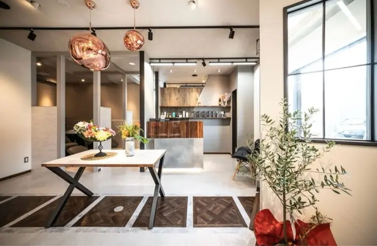 CYnTHiAの内観・外観1