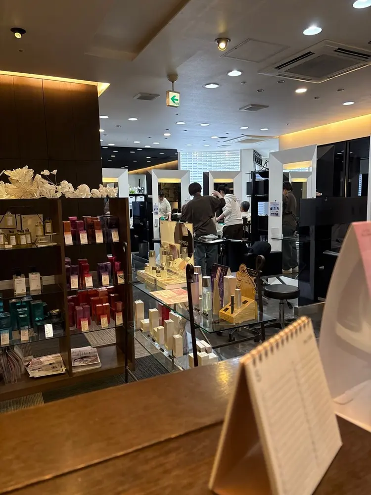 ビグディーサロンの内観・外観1