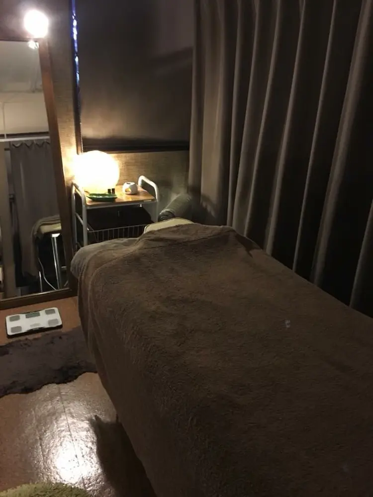 Crown  Jewelの内観・外観2