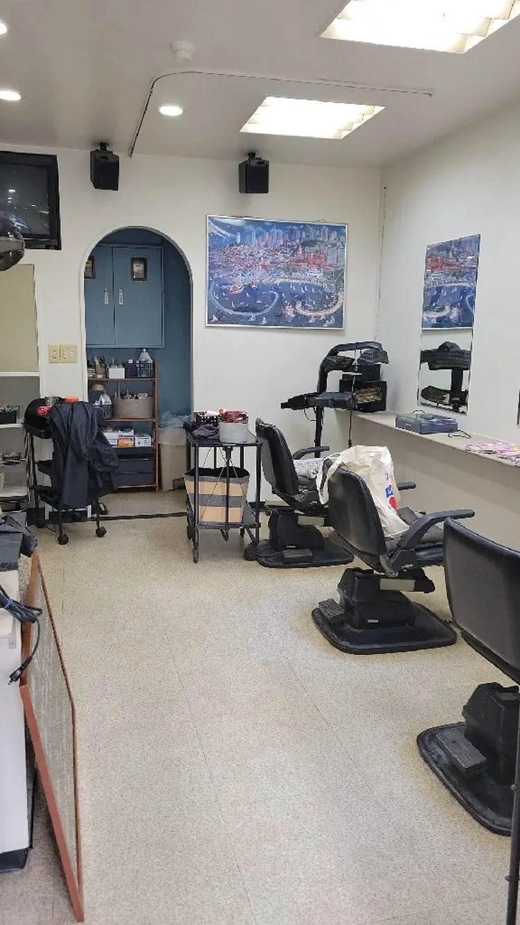 カットハウススキップの内観・外観2