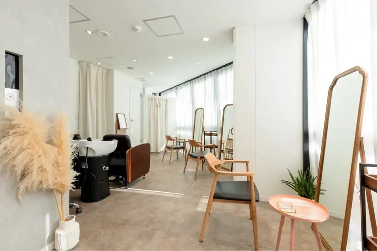 QUEの内観・外観1