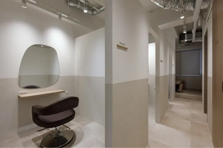 SALOWIN名古屋本山店の内観・外観1