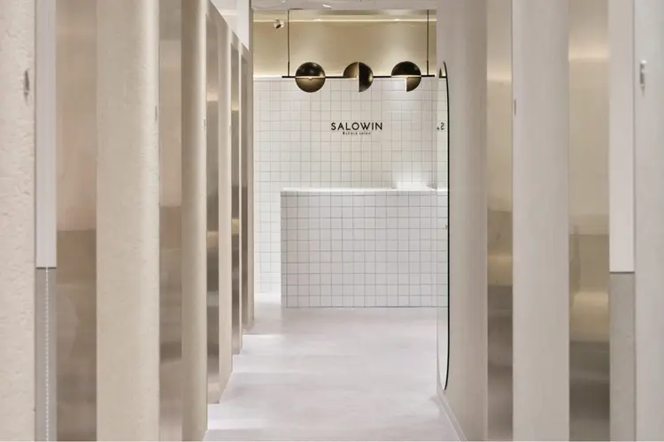 SALOWIN 新宿三丁目 me＋の内観・外観1