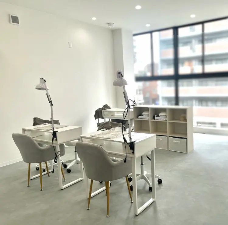 WHITE NAILの内観・外観2