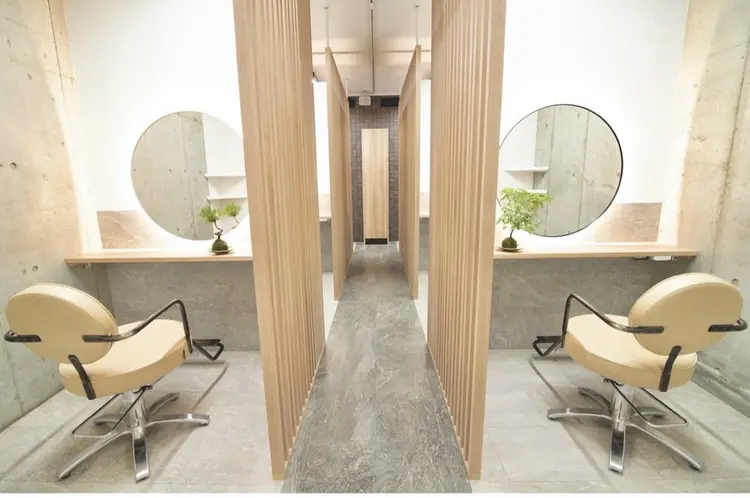 youres hair神楽坂店の内観・外観1