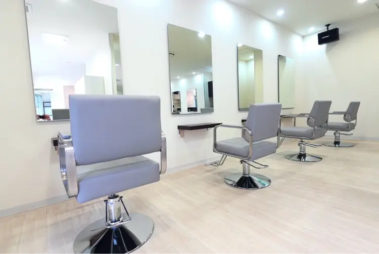 TIDEHAIR高槻2ndの内観・外観2