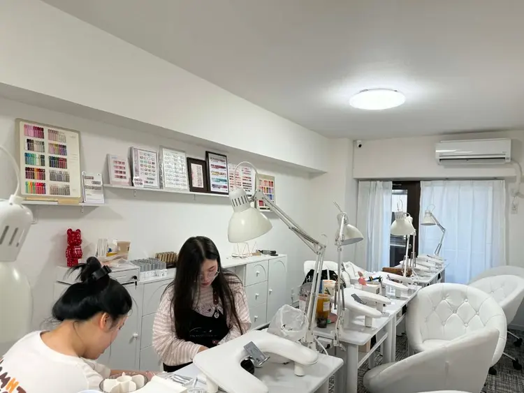 Huyn Nail Shinjyukuの内観・外観2