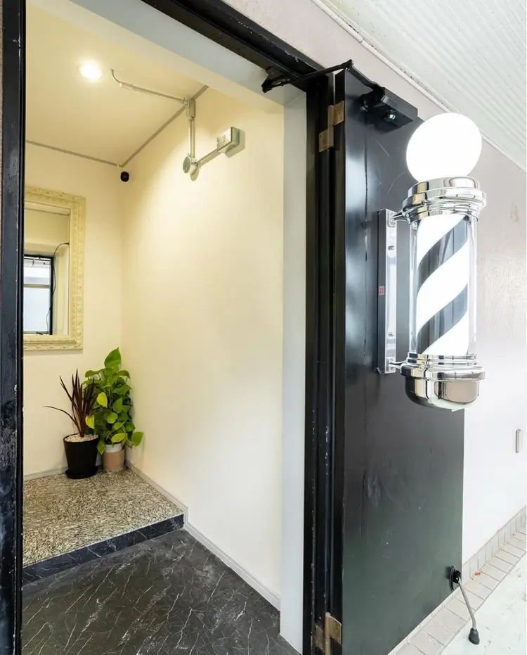 Rukar barbershopの内観・外観1