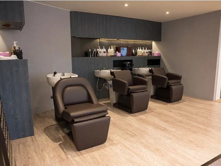 Agu hair juen三島駅前の内観・外観3