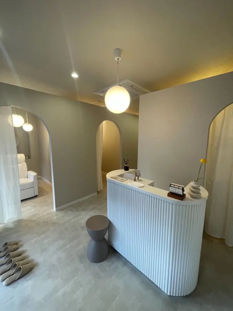 WHITE EYE 甲府上石田店の内観・外観1