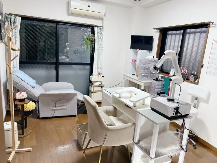 ネイルサロンAINA AINAの内観・外観1