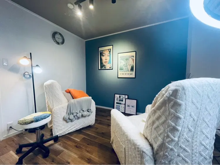 By color  EYE&NAILの内観・外観1