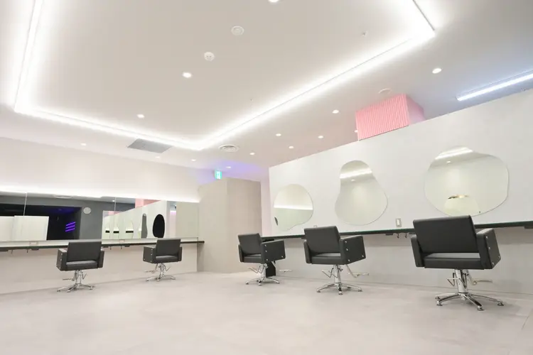 prize【プライズ】ブリーチ/パーソナルカラー&髪質改善トリートメント成増ドンキ店の内観・外観1