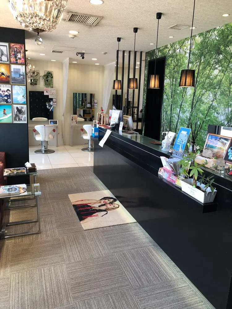 HAIR&MAKE EARTH 市川店の内観・外観1