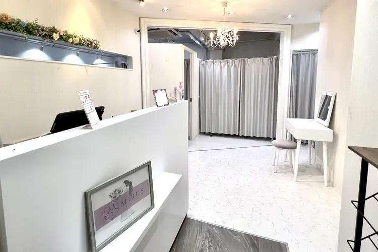 MIRUS EyeBeauty&Nail上大岡駅前店の内観・外観1