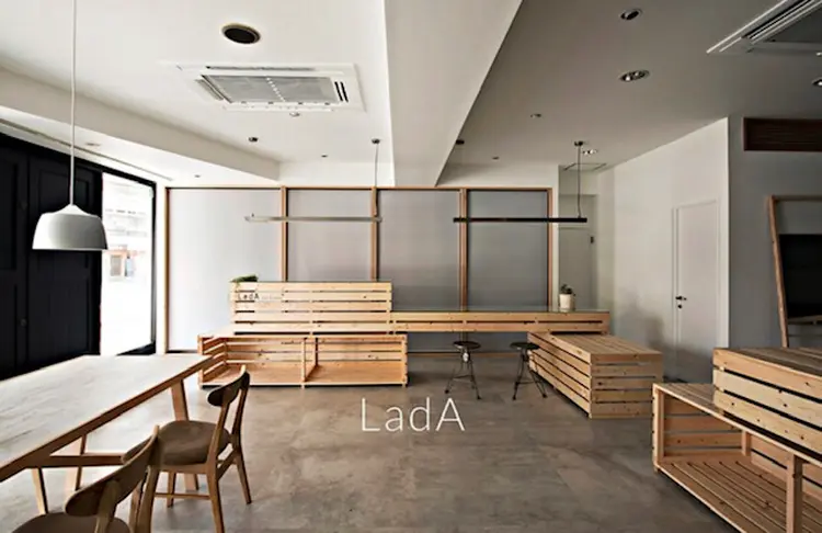 Lada【ラダ】の内観・外観1