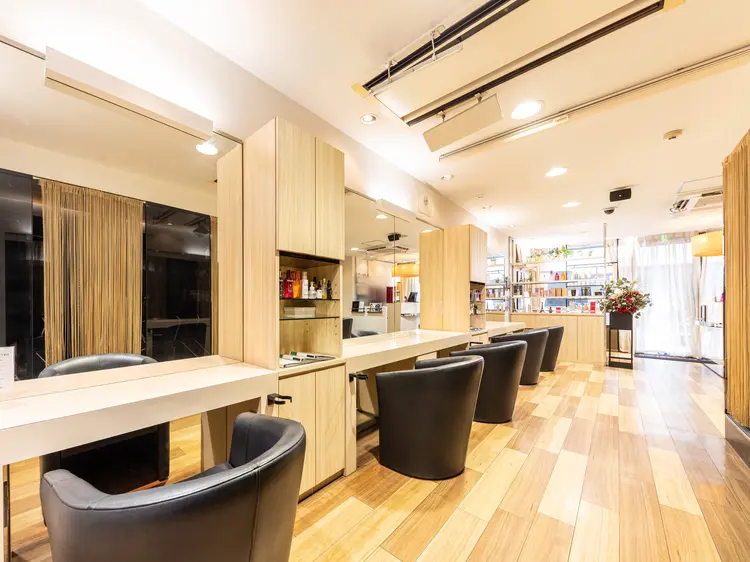 モッズヘア越谷店の内観・外観1