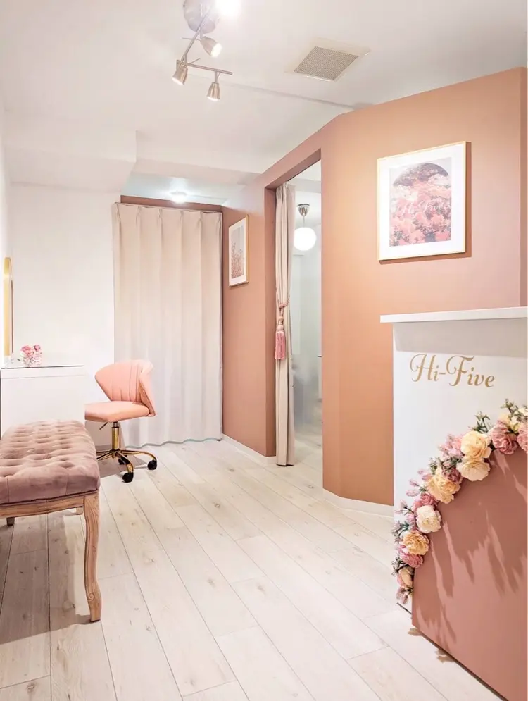 バストアップ・育乳専門店 Hi-Fiveの内観・外観3