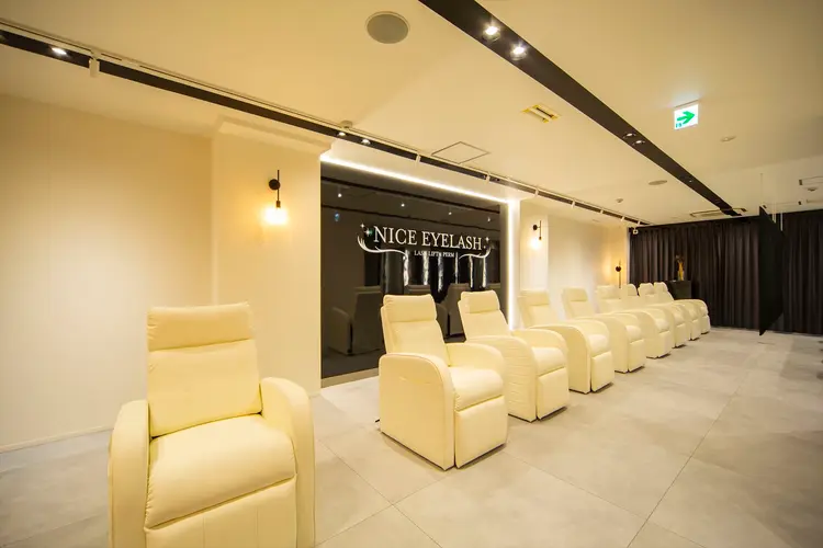 NICE EYELASH大阪梅田店の内観・外観1