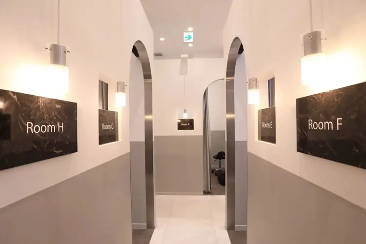 SALOWIN 神宮前5丁目店の内観・外観2