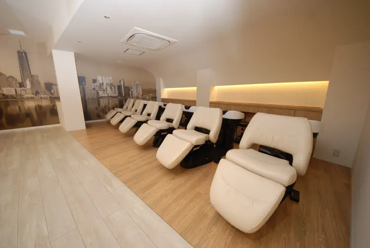 NYNY Mothers エビスタ西宮店の内観・外観2