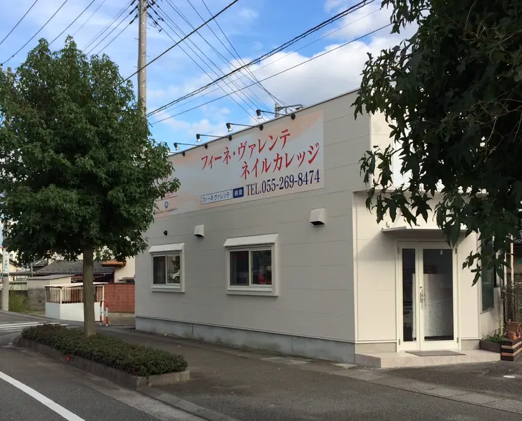 まつげパーマ&パリジェンヌラッシュリフトサロン フィーネ ヴァレンテ アルプス通り店の内観・外観2