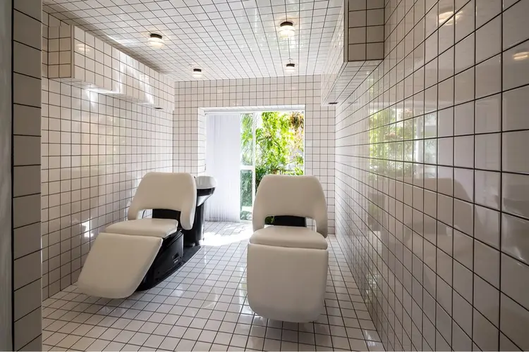 毛髪花学研究所の内観・外観2