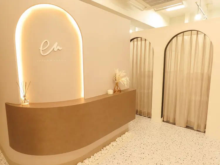 en(エン)アイラッシュ&アイブロウ 表参道店【まつ毛・眉毛専門店】の内観・外観1