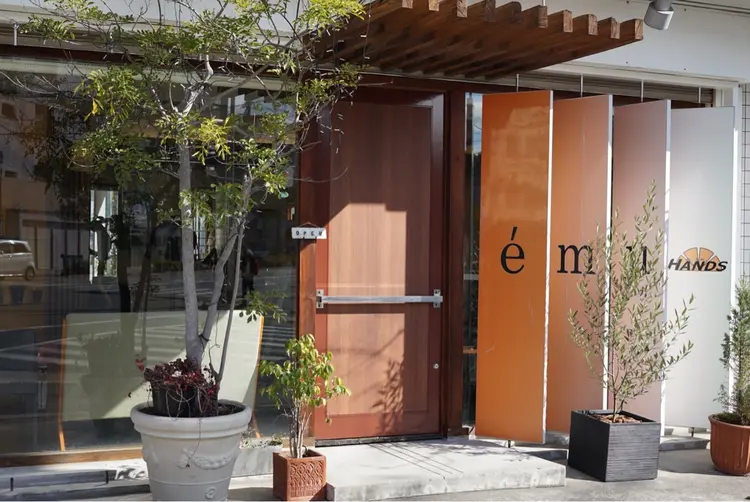 hands emuの内観・外観1