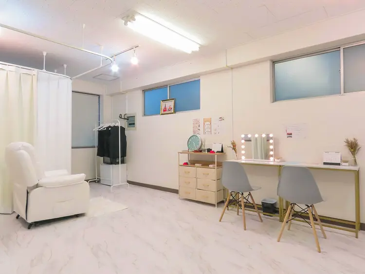 most eyes 京橋店の内観・外観2