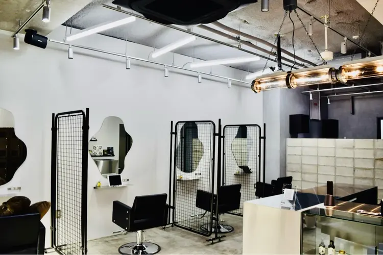 A HAIR DESIGN ARTの内観・外観2