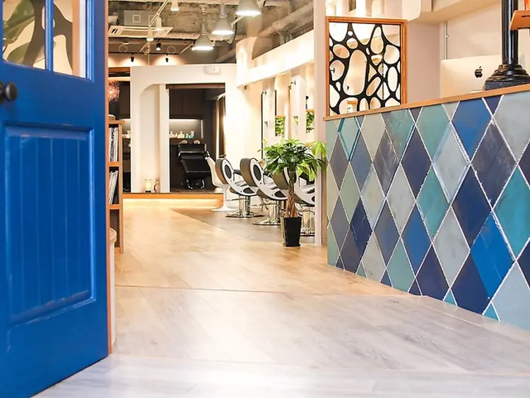 LORE福岡天神本店インナーカラー特化型美容室ブリーチ・インナーカラー美容室【ロア】の内観・外観1