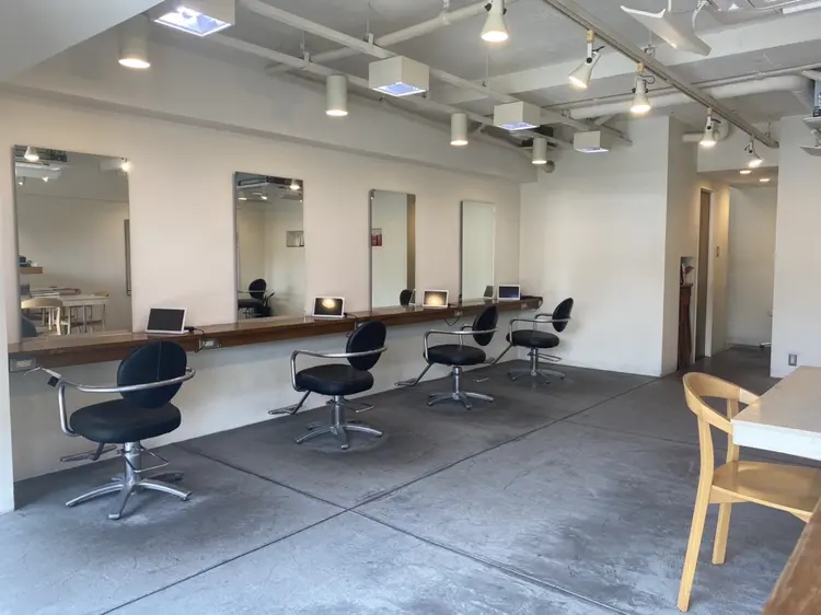 ヘアサークルジープ石井店の内観・外観2